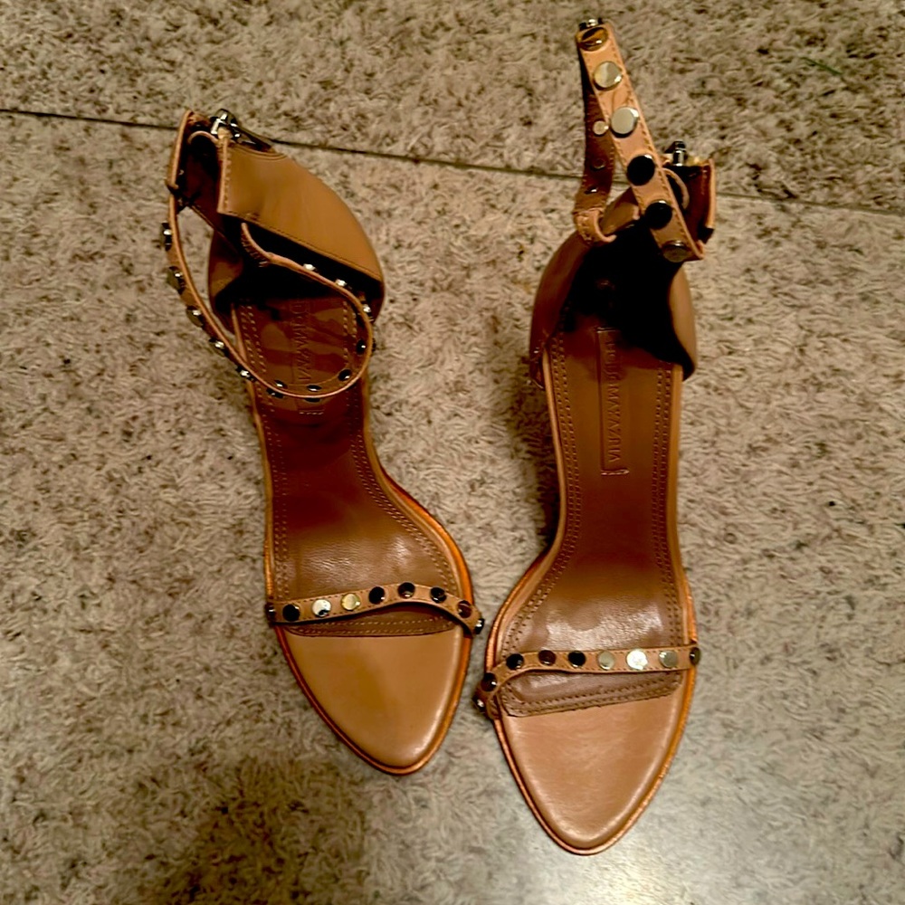 BCBG Maxazria tan heels